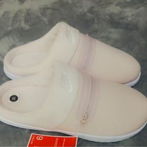 Brand NEW! Nike Burrow Woman’s Slipper - Barely Rose Pink/White